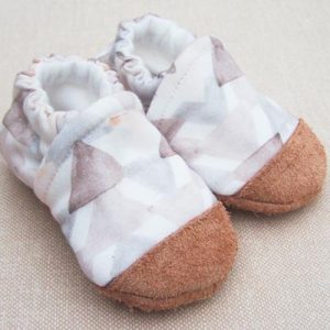 Snow and Arrow Cotton Knit Slippers - Neutral Geo - 0-3m (no leather toe)