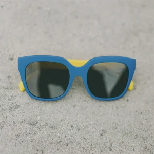 *Honeysuckle Swim Co. Colourblock Sunglasses (6-10 Years) - Pink & Purple